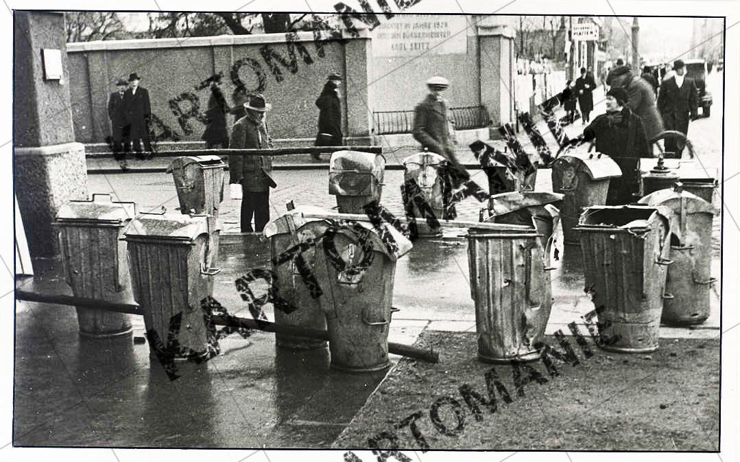 koloniekehrichte als barrikaden 34