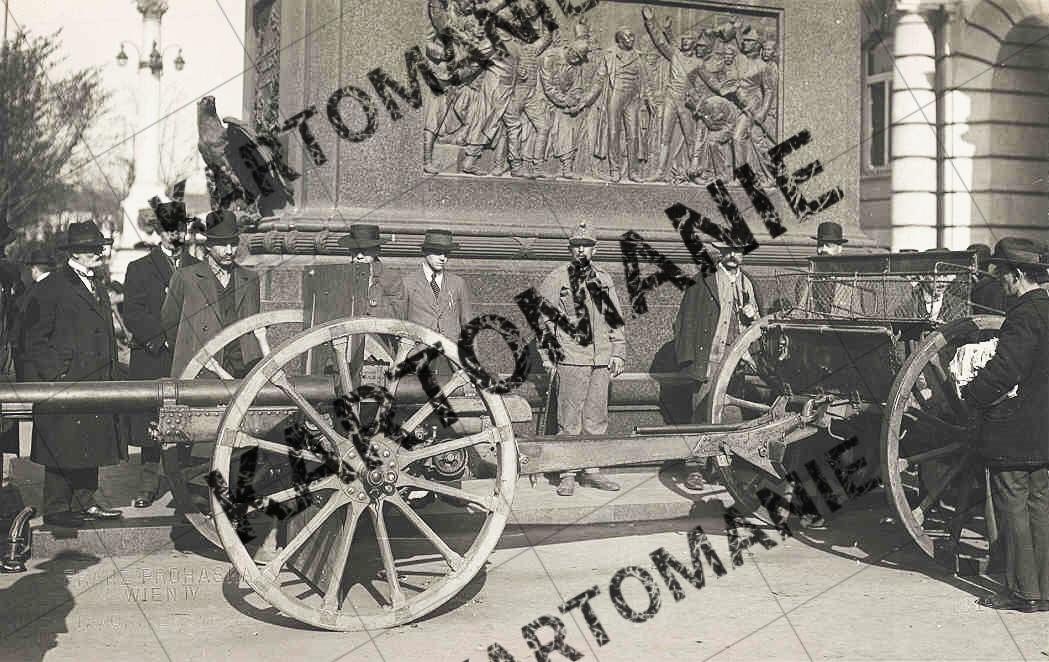 2 erbeutete serbische feldgeschütze