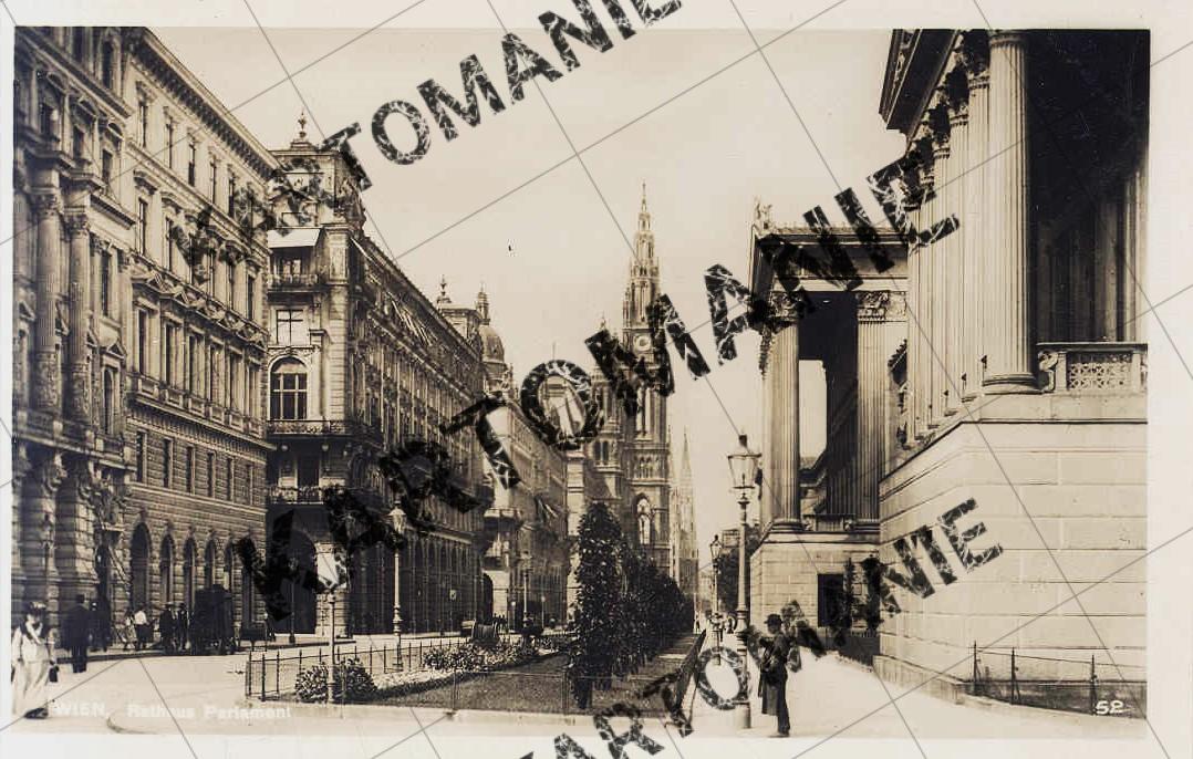 rÃŒckseite mit blick auf rathaus